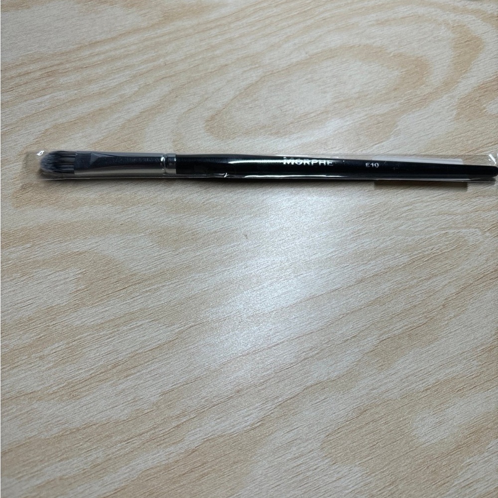 Morphe E10 makeup brush